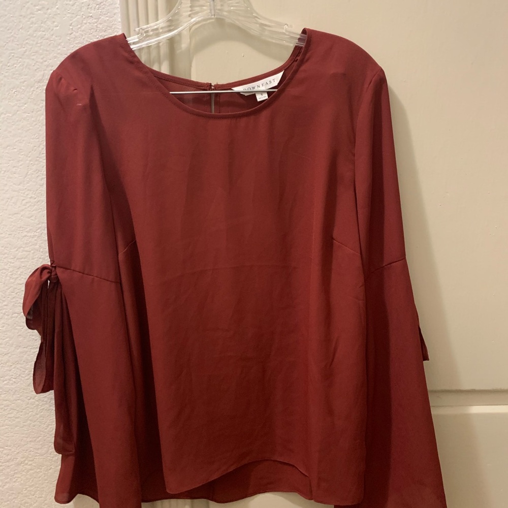 Bell sleeve maroon top